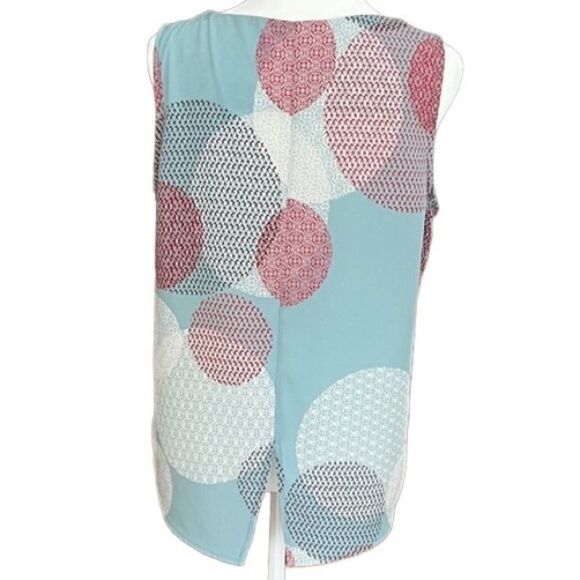 Renee C sleeveless round neckline blue abstract circle top - Picture 3 of 7